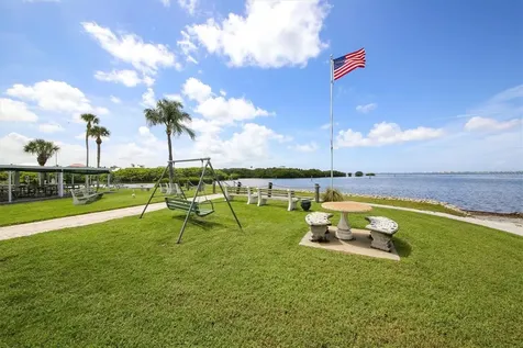 2108 Illinois Avenue Bradenton FL 34207