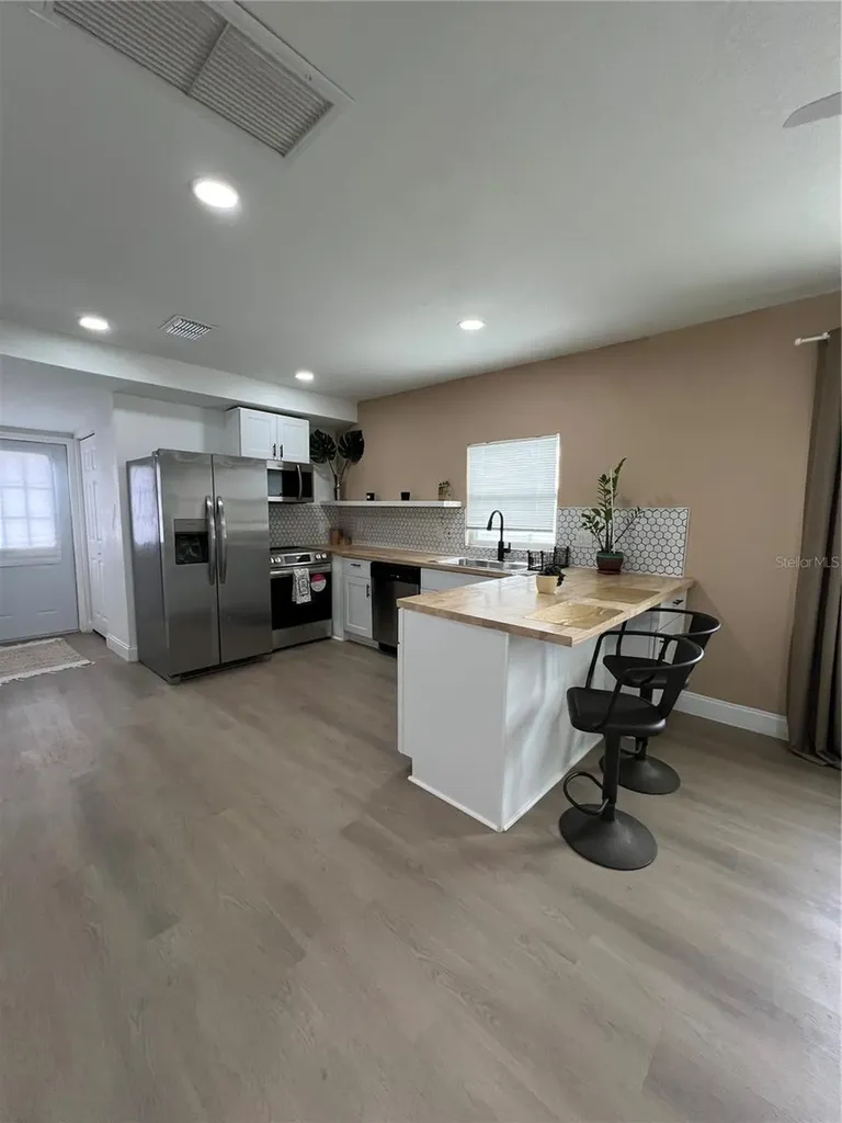 3859 9th Avenue S St Petersburg FL 33711