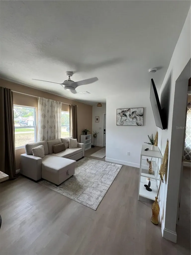3859 9th Avenue S St Petersburg FL 33711