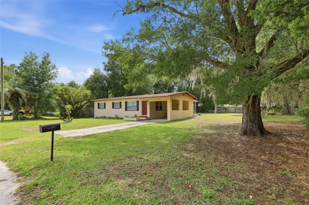 516 Land O Lakes Court Deland FL 32724