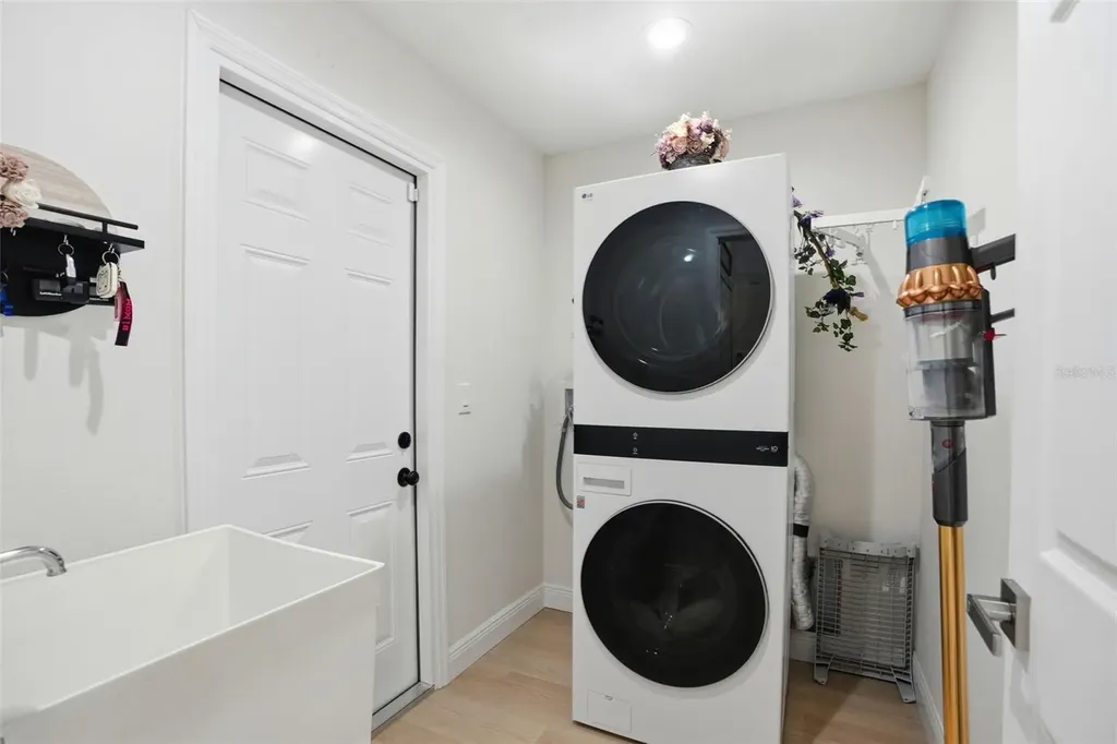 7279 Blackbird Avenue Weeki Wachee FL 34613