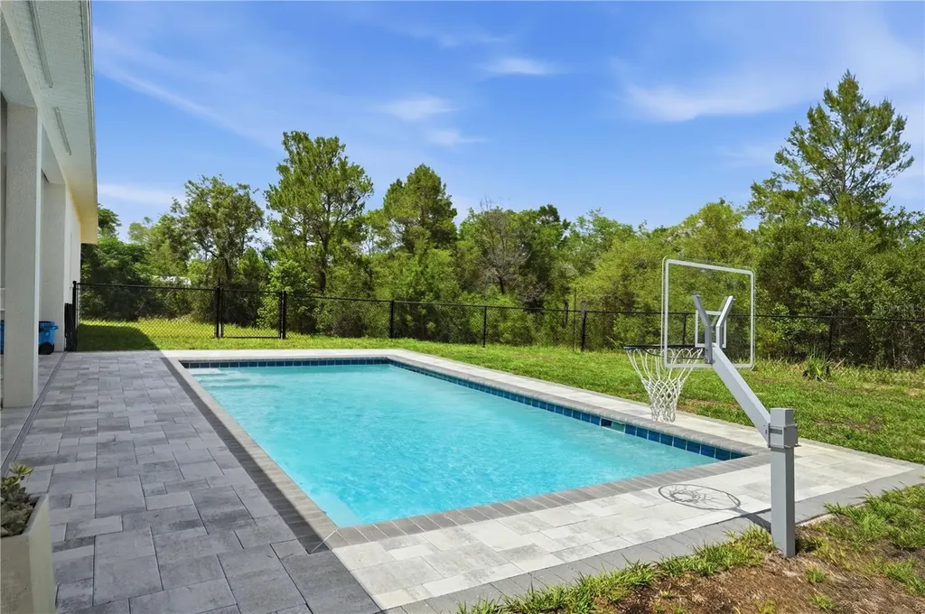 7279 Blackbird Avenue Weeki Wachee FL 34613