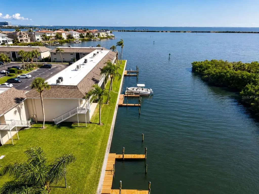 8804 Bay Pointe Drive Tampa FL 33615