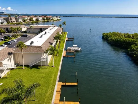 8804 Bay Pointe Drive Tampa FL 33615