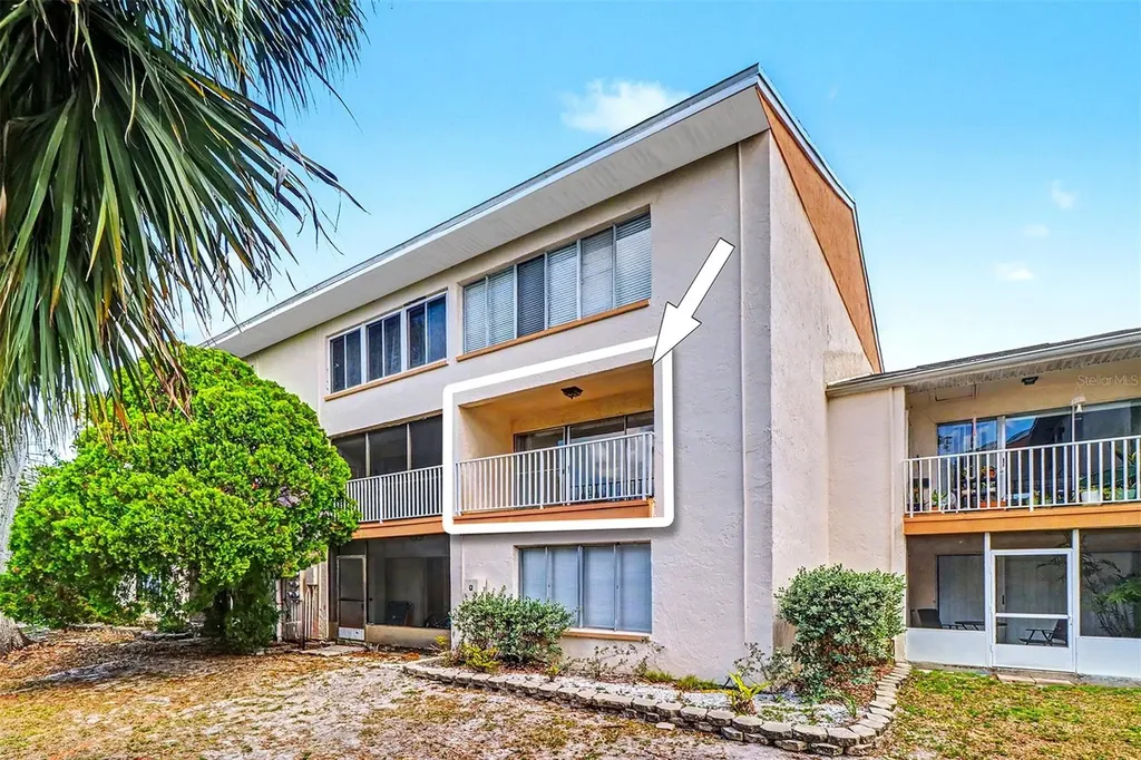 592 100th Avenue N St Petersburg FL 33702