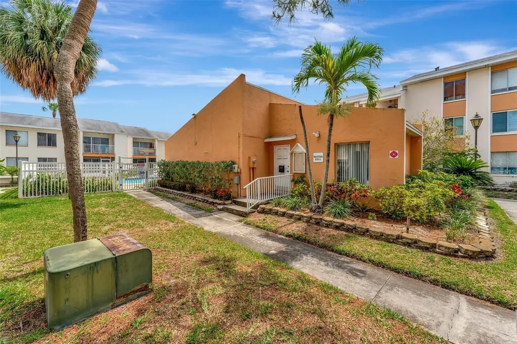 592 100th Avenue N St Petersburg FL 33702