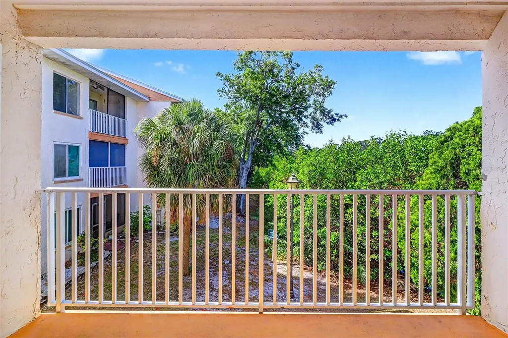 592 100th Avenue N St Petersburg FL 33702