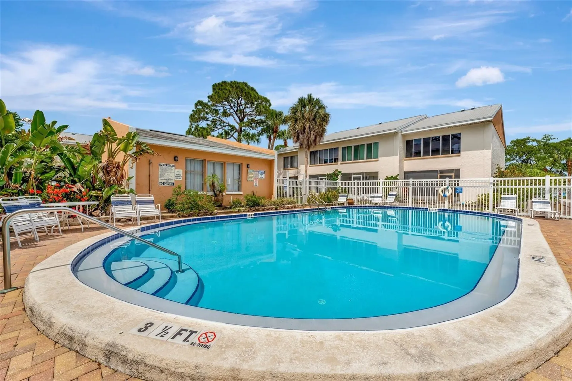 592 100th Avenue N St Petersburg FL 33702