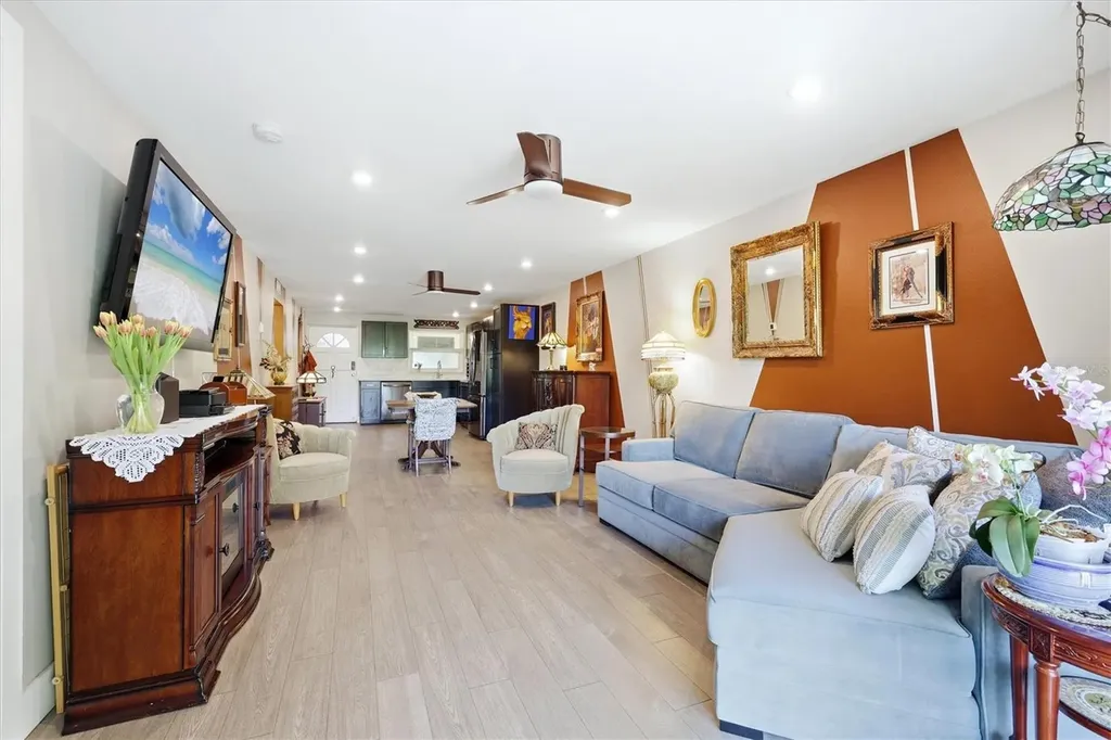 1650 Pine Tree Lane Sarasota FL 34236