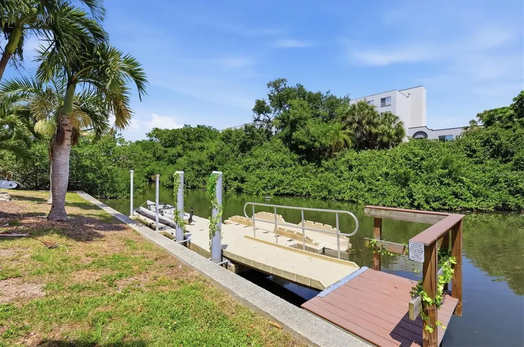 1650 Pine Tree Lane Sarasota FL 34236