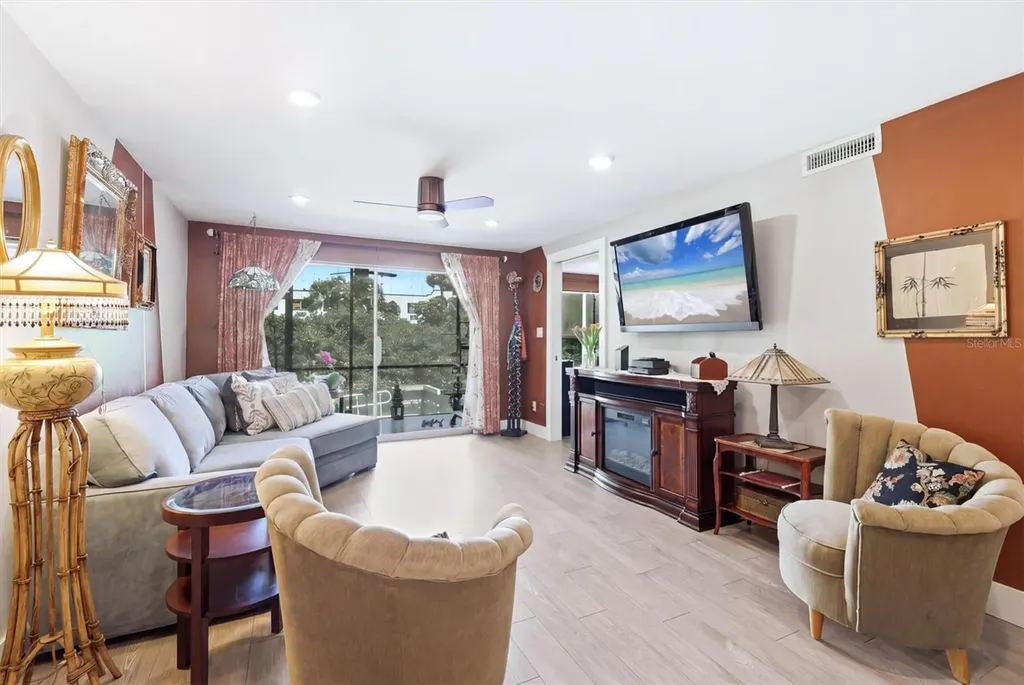 1650 Pine Tree Lane Sarasota FL 34236