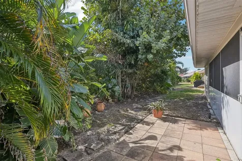 8373 Pondview Lane Englewood FL 34224