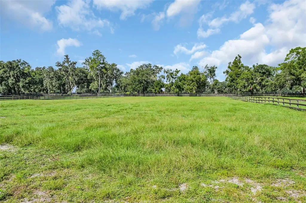 6155 NW 145th Avenue Road Morriston FL 32668