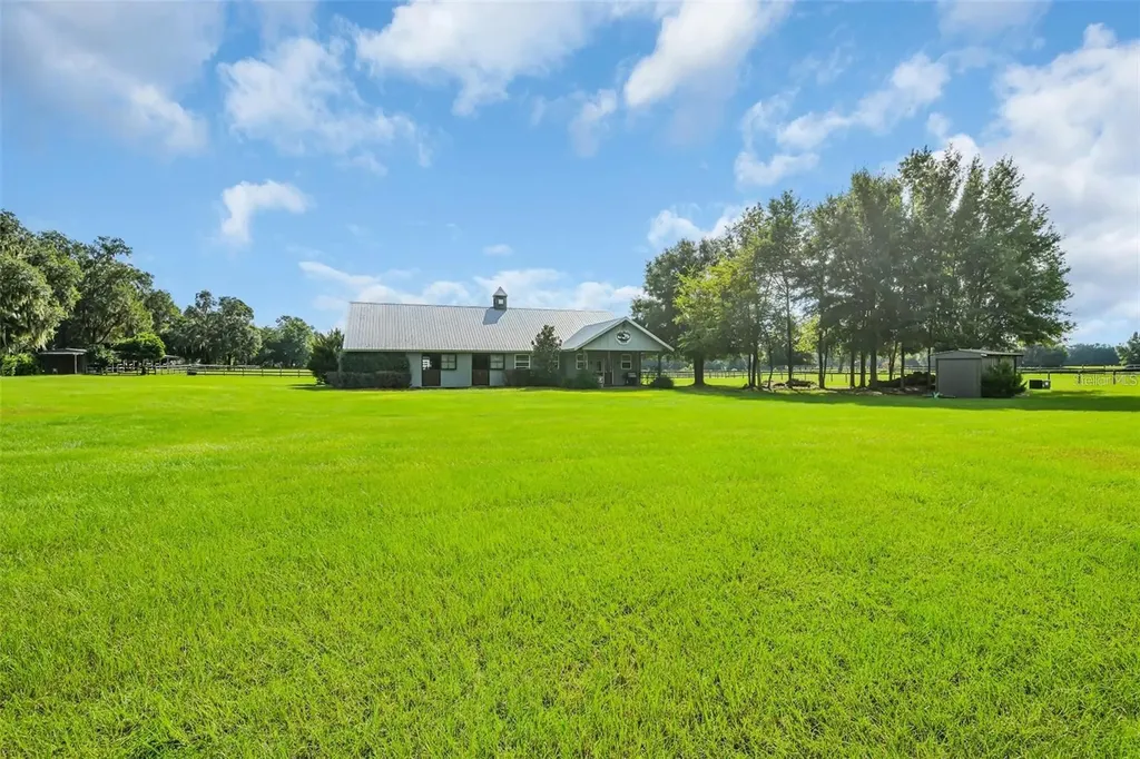 6155 NW 145th Avenue Road Morriston FL 32668