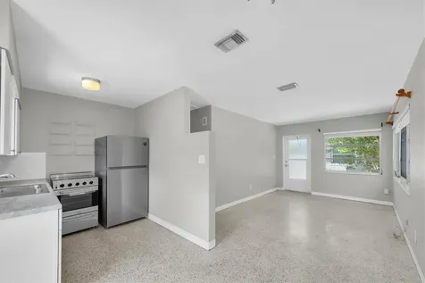 11095 2nd Street E Treasure Island FL 33706