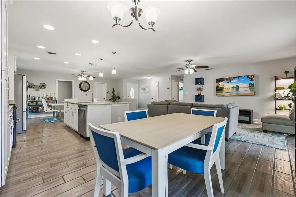 524 E Hillcrest Street Altamonte Springs FL 32701