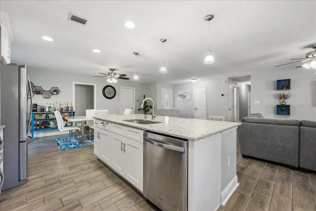 524 E Hillcrest Street Altamonte Springs FL 32701