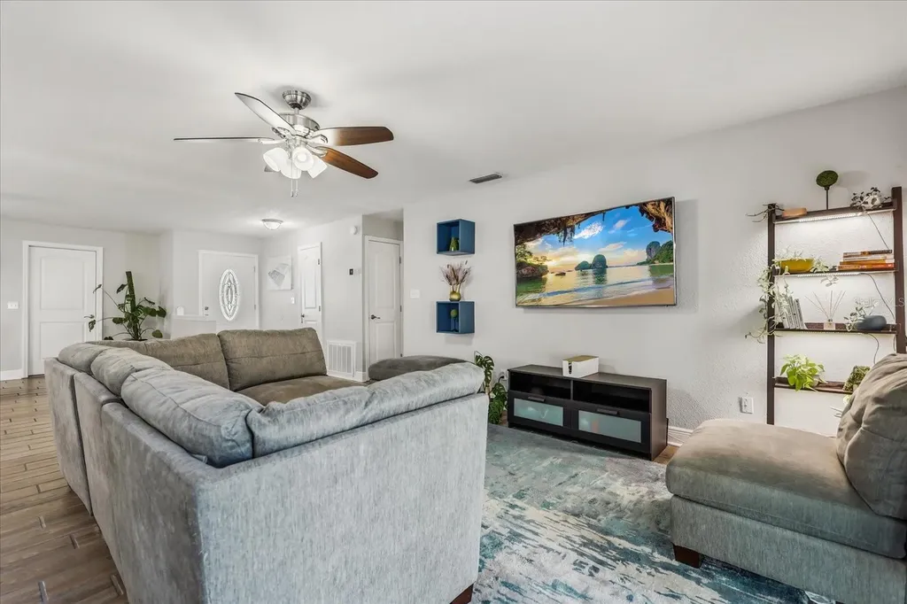524 E Hillcrest Street Altamonte Springs FL 32701