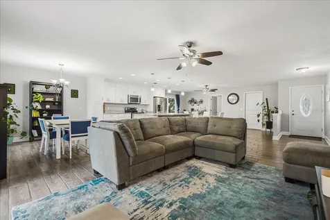 524 E Hillcrest Street Altamonte Springs FL 32701