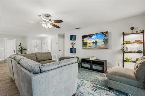 524 E Hillcrest Street Altamonte Springs FL 32701