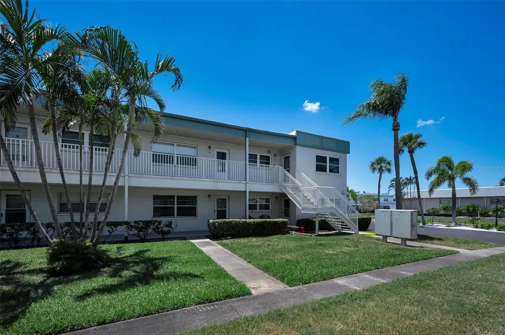 5267 81st St N St Petersburg FL 33709