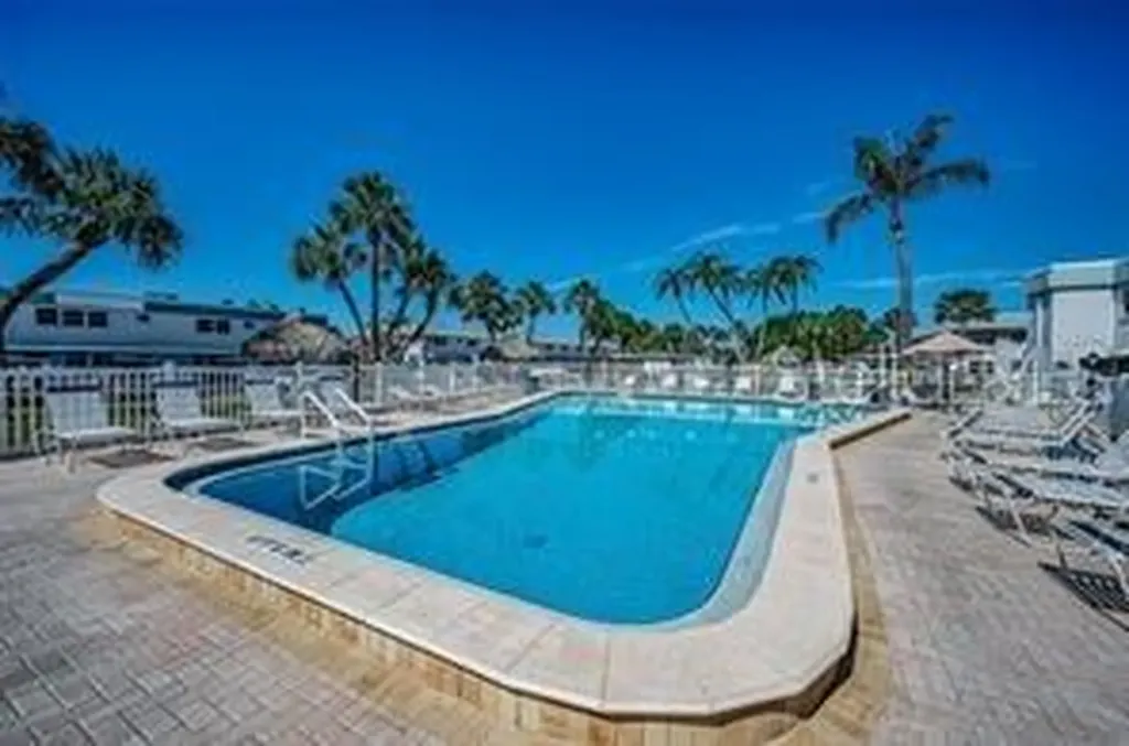 5267 81st St N St Petersburg FL 33709