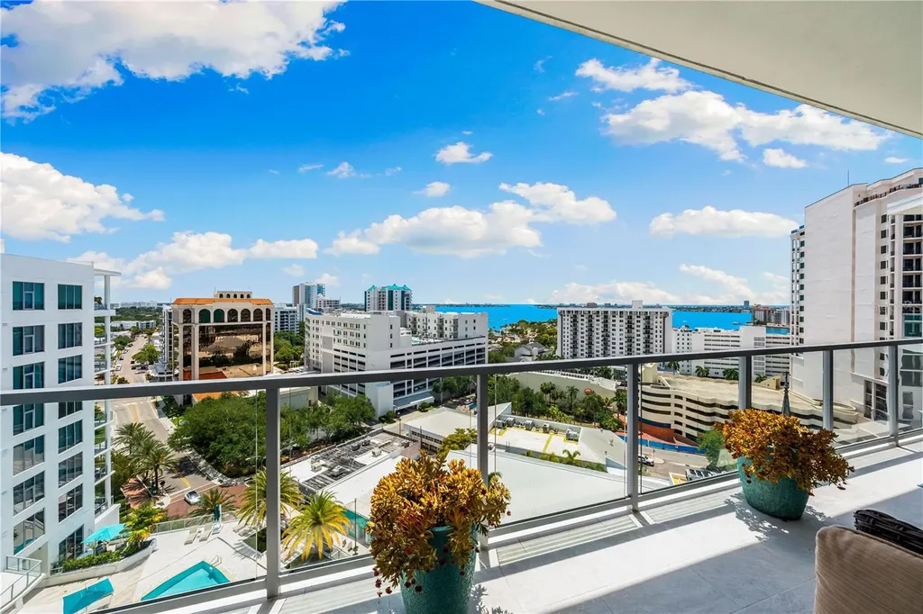 111 S Pineapple Avenue Sarasota FL 34236
