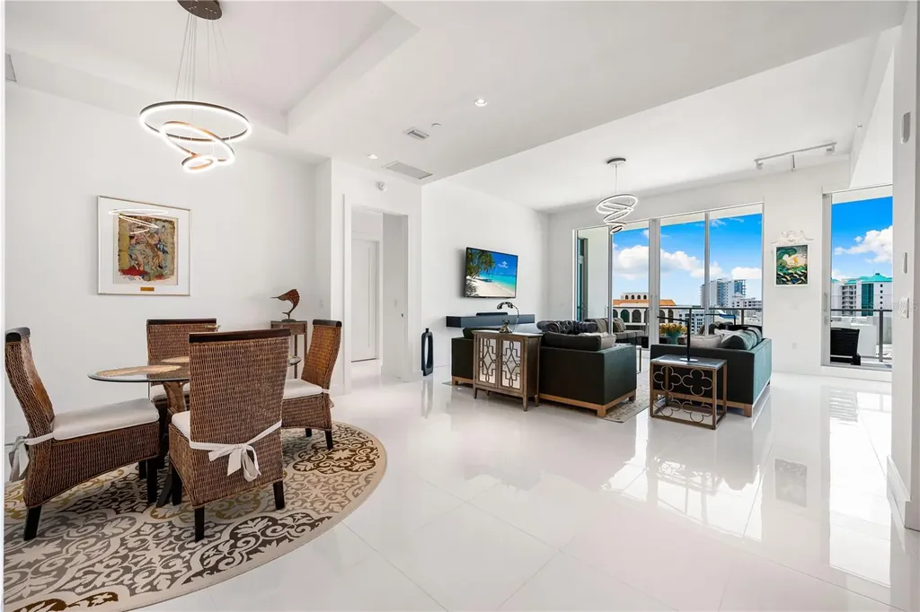 111 S Pineapple Avenue Sarasota FL 34236