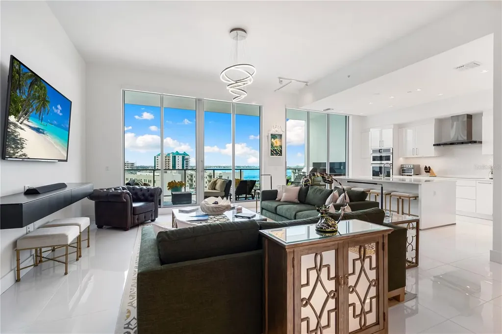 111 S Pineapple Avenue Sarasota FL 34236