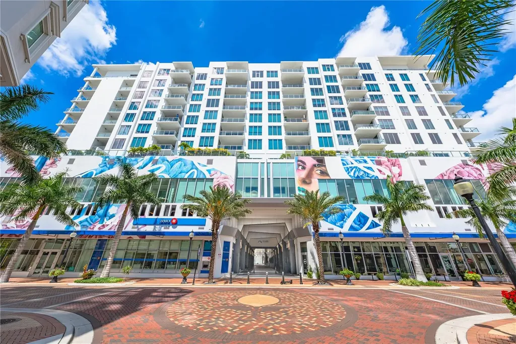 111 S Pineapple Avenue Sarasota FL 34236