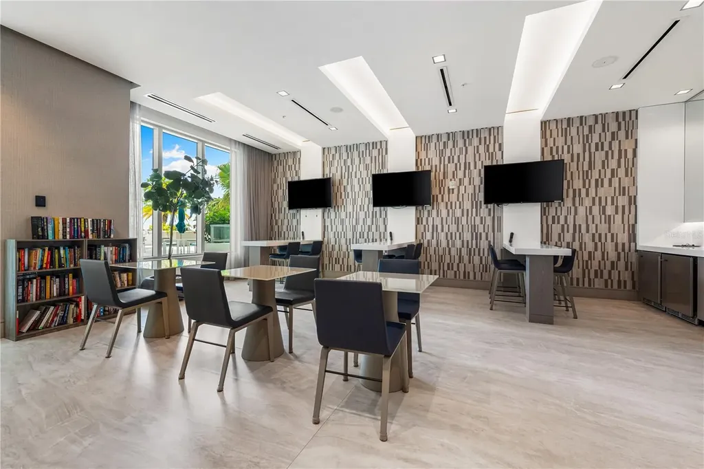 111 S Pineapple Avenue Sarasota FL 34236