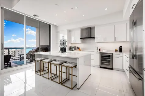 111 S Pineapple Avenue Sarasota FL 34236