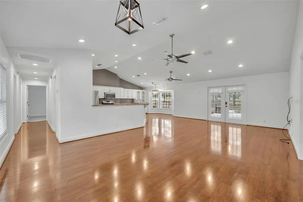 1717 W Kelly Park Road Apopka FL 32712