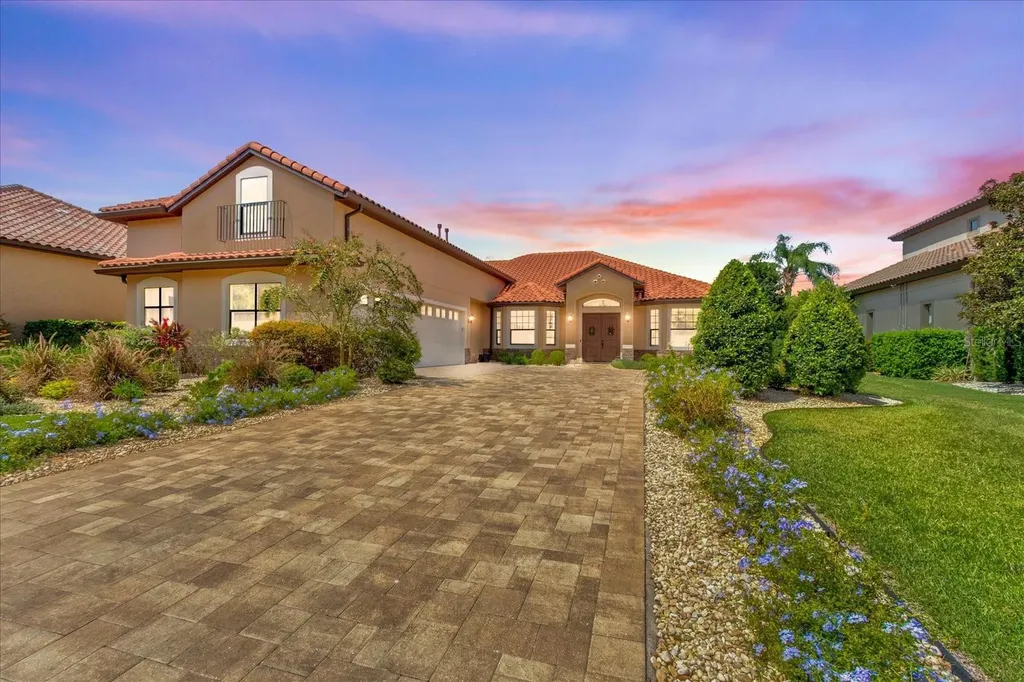 26301 Avenida Las Colinas Howey In The Hills FL 34737
