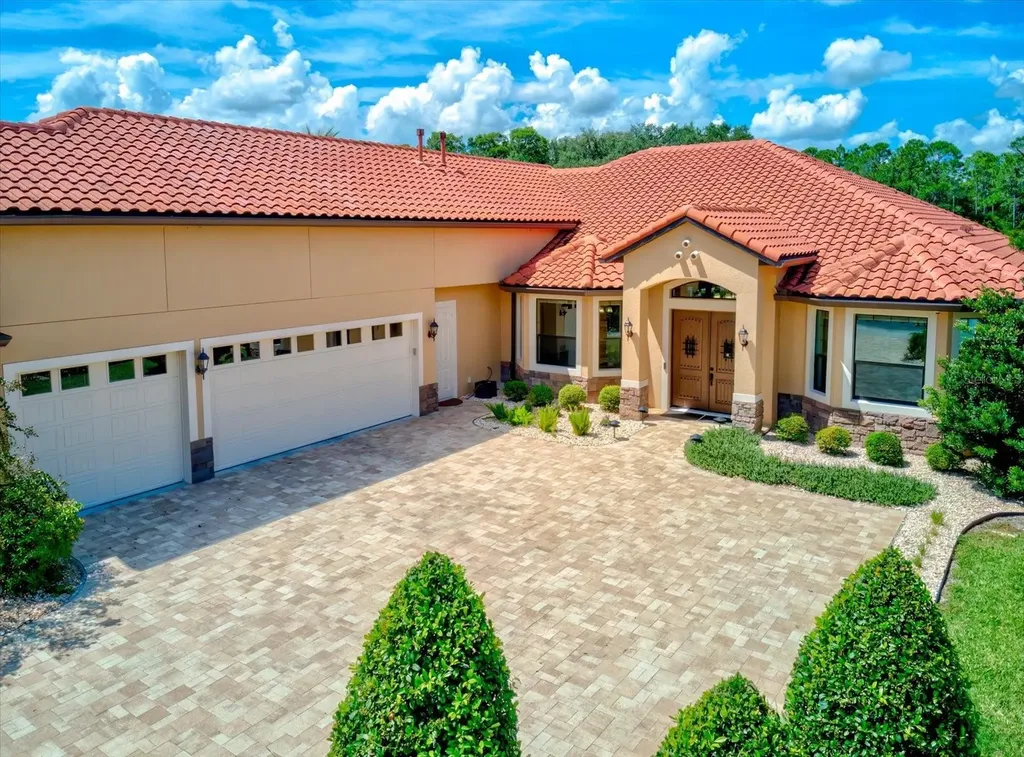 26301 Avenida Las Colinas Howey In The Hills FL 34737