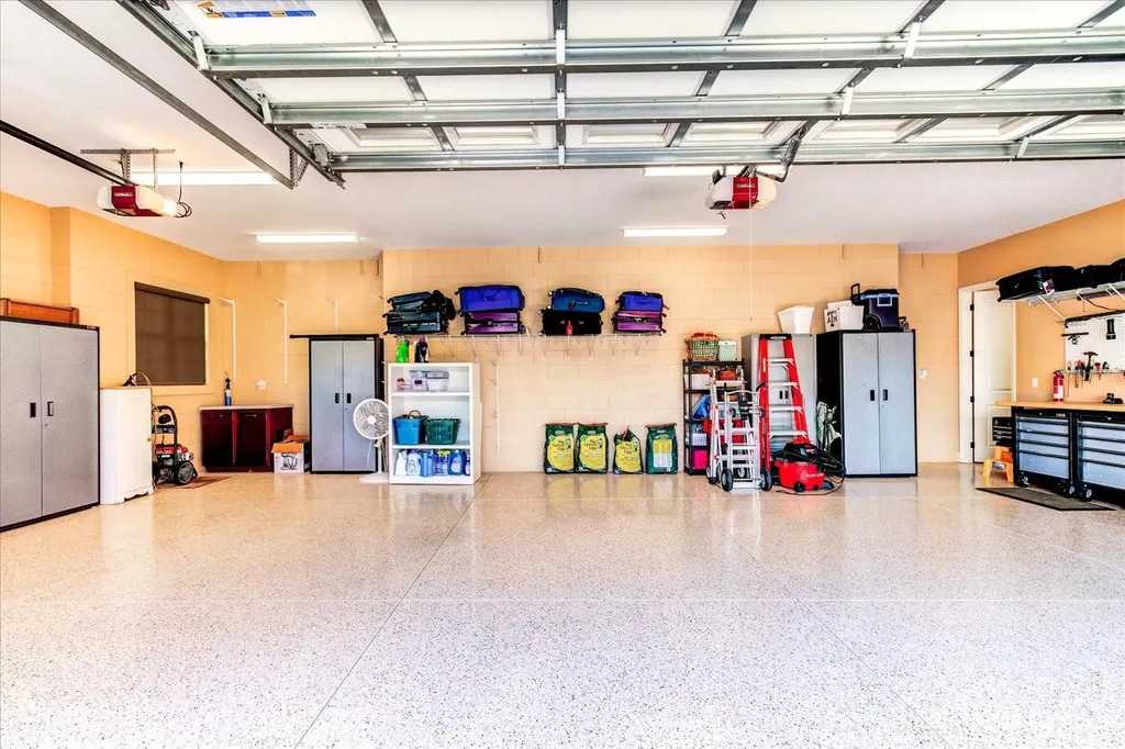 26301 Avenida Las Colinas Howey In The Hills FL 34737
