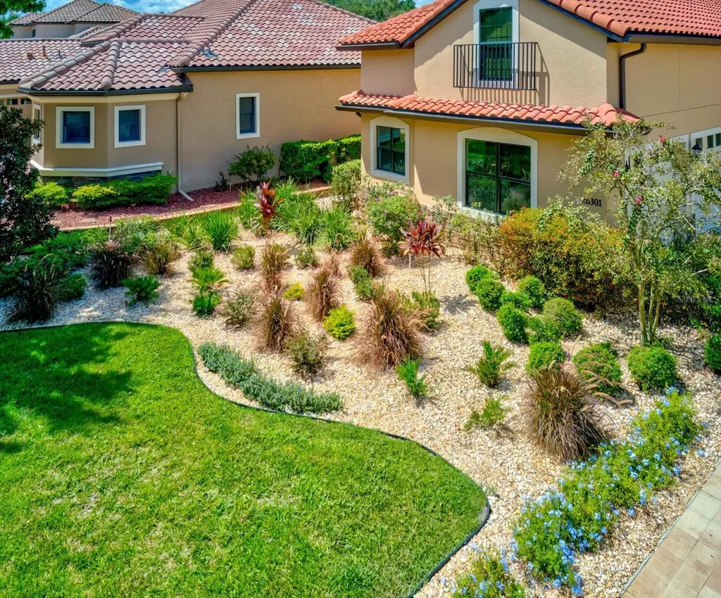 26301 Avenida Las Colinas Howey In The Hills FL 34737
