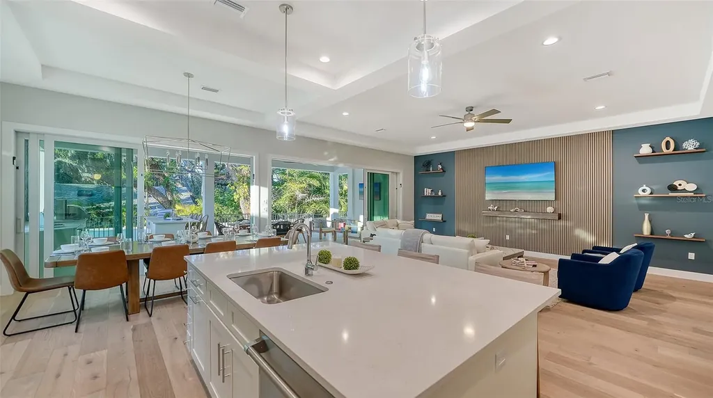1537 Siesta Drive Sarasota FL 34239