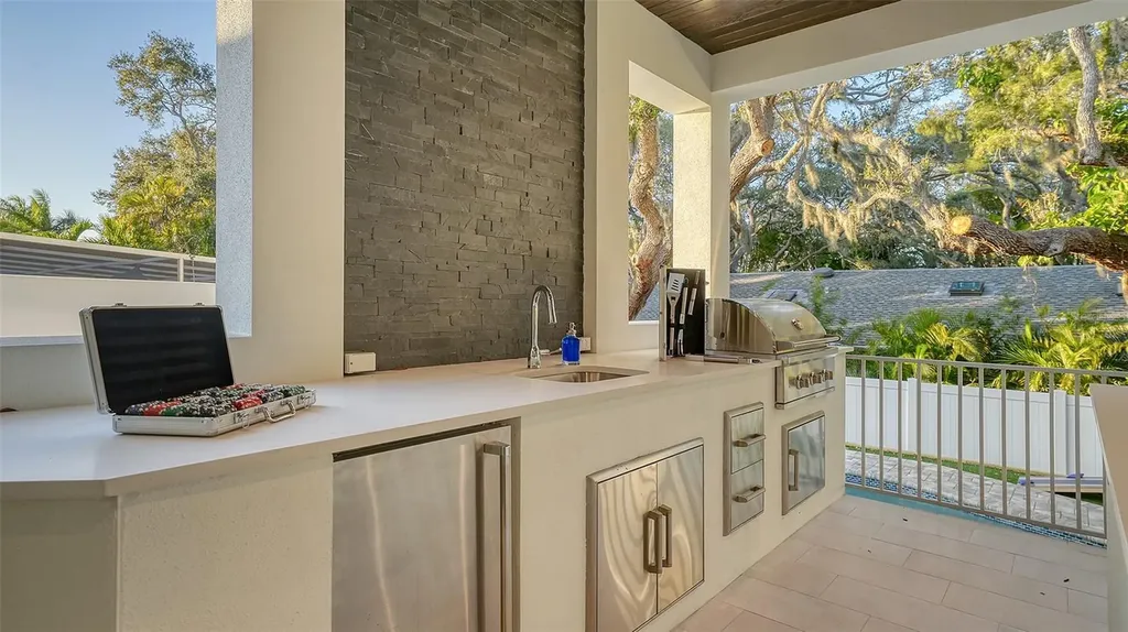 1537 Siesta Drive Sarasota FL 34239