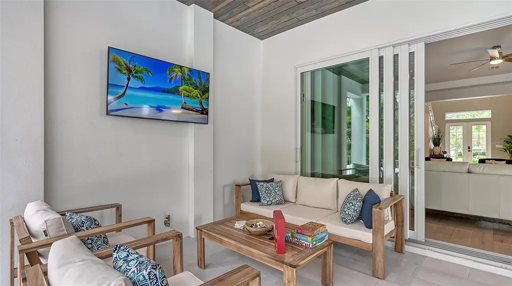 1537 Siesta Drive Sarasota FL 34239