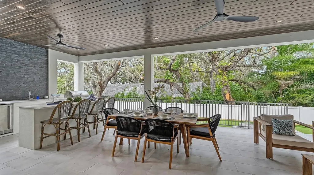 1537 Siesta Drive Sarasota FL 34239