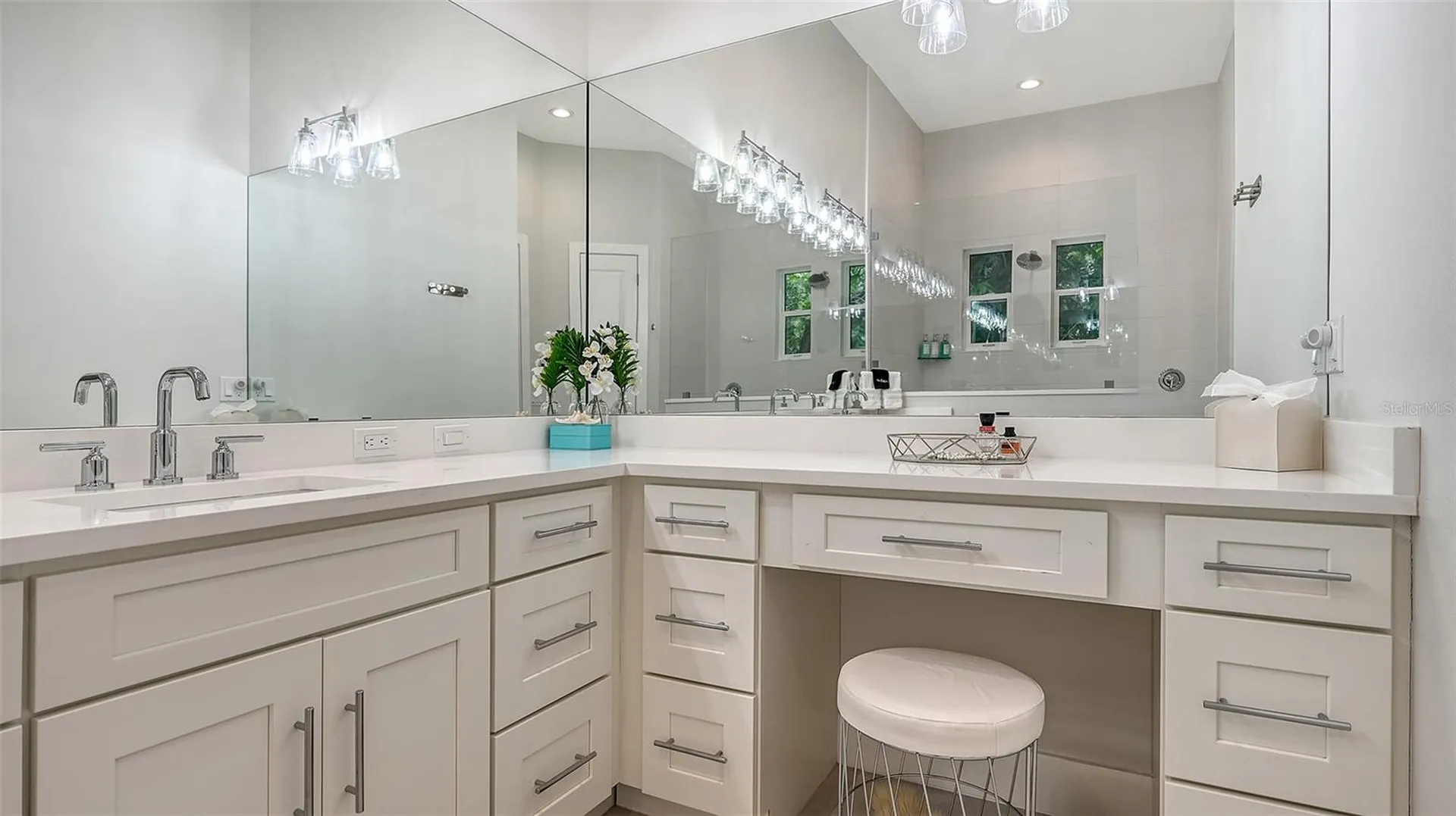 1537 Siesta Drive Sarasota FL 34239