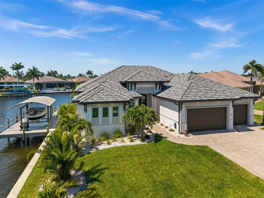 5201 Skylark Court Cape Coral FL 33904