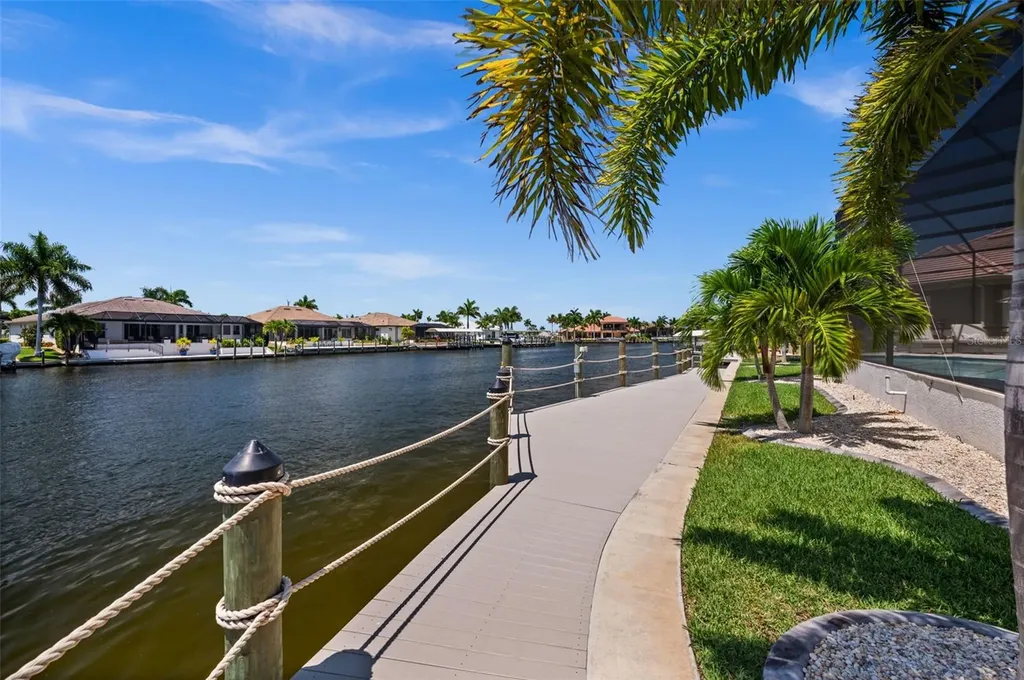 5201 Skylark Court Cape Coral FL 33904