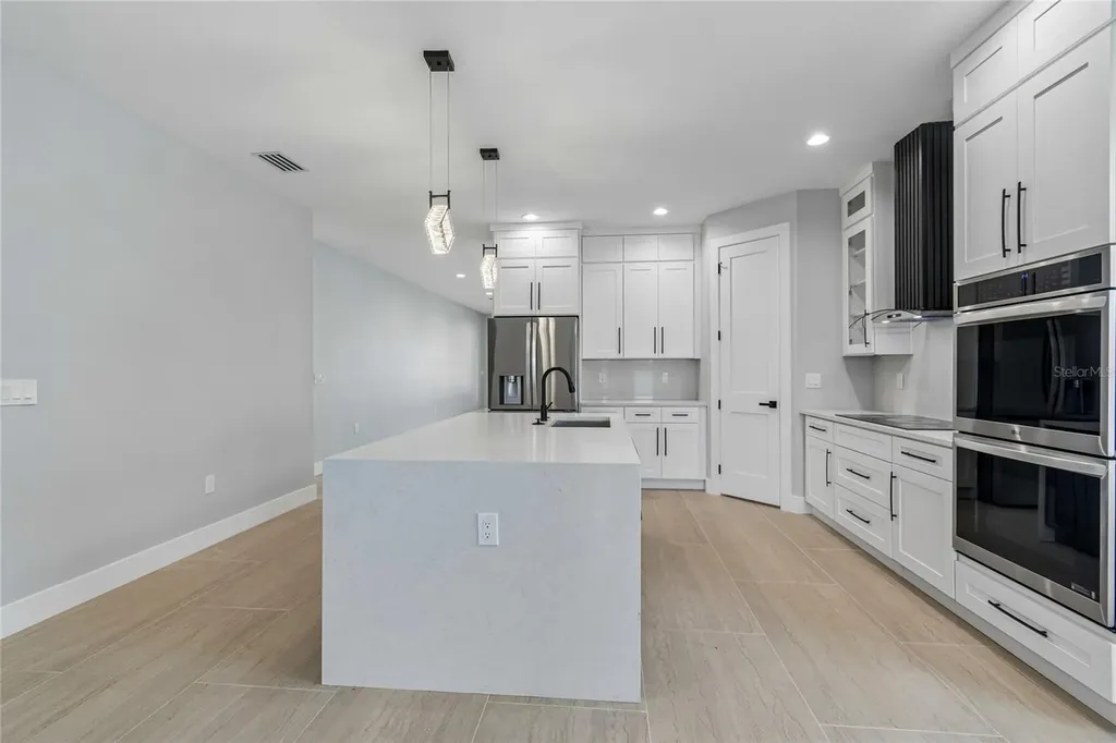 7006 Thatcher Avenue Tampa FL 33614