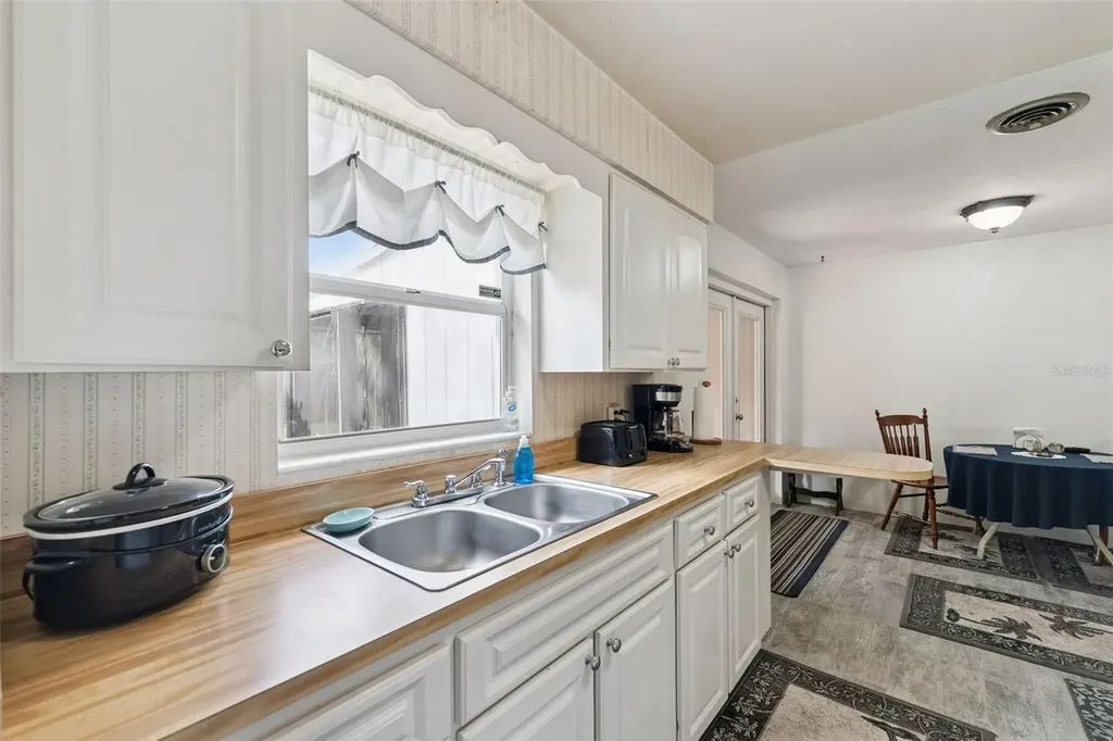 1152 Pineview Drive Daytona Beach FL 32117
