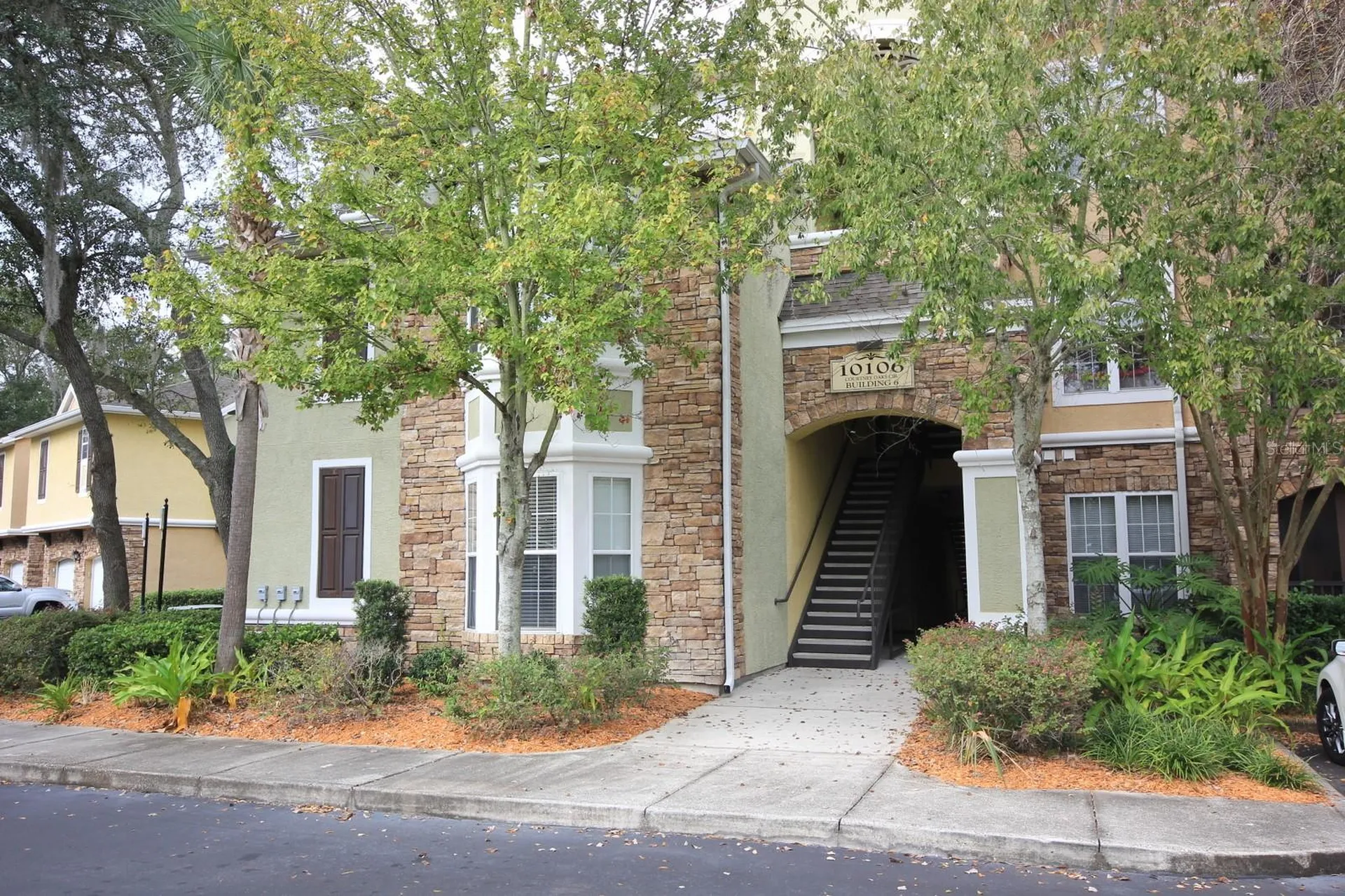 10106 Courtney Oaks Circle Tampa FL 33619