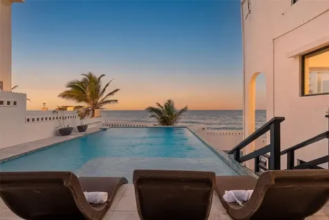 91 G Kennedy Street Dorado PR 00646