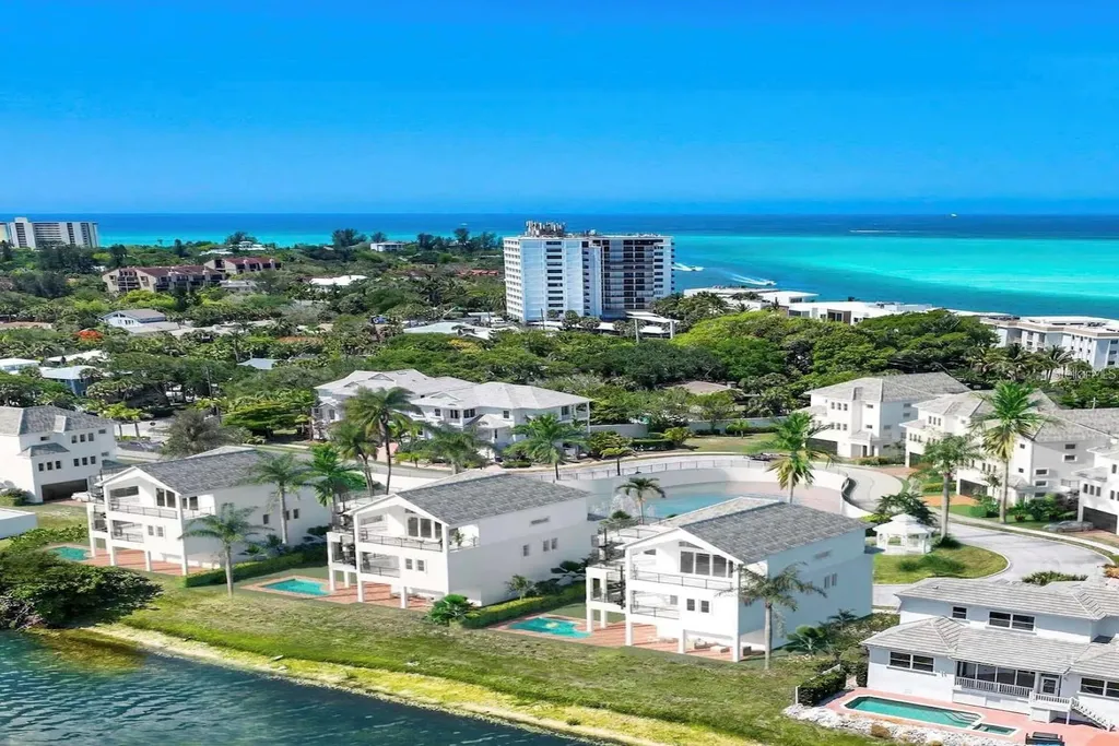 6907 Bochi Circle Sarasota FL 34242
