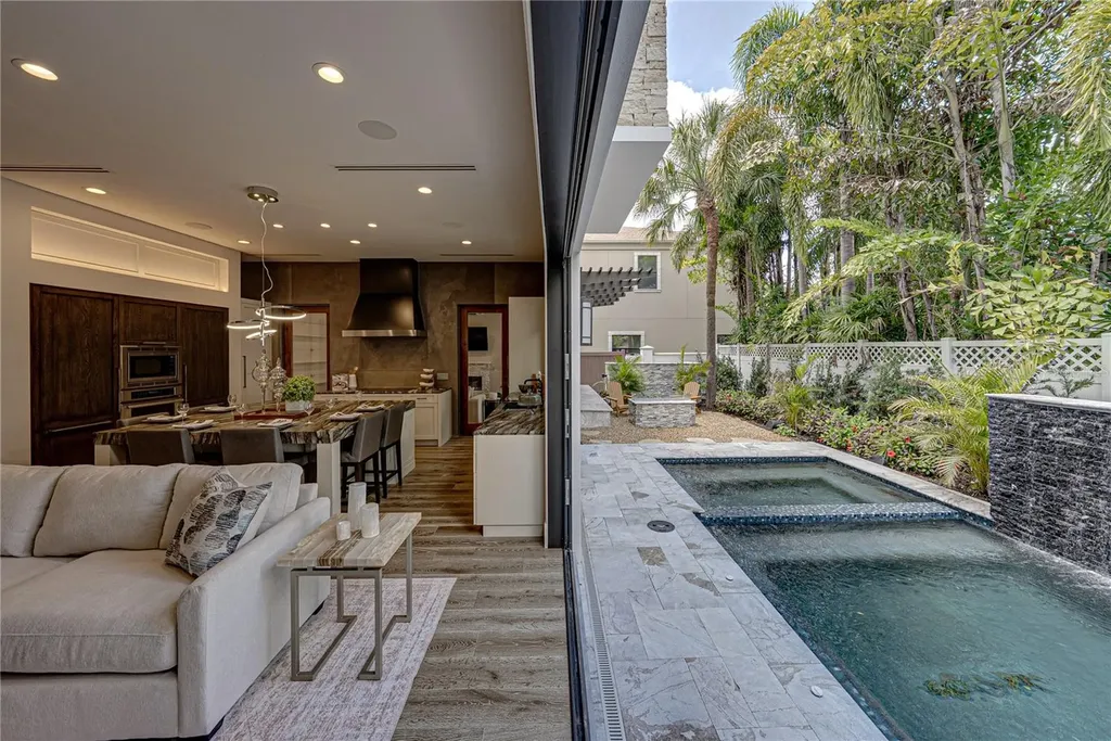 2903 W Hawthorne Road Tampa FL 33611
